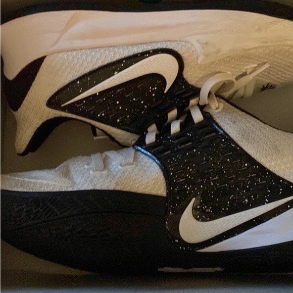 Size 14 Kyrie Low - Picture 2 of 5